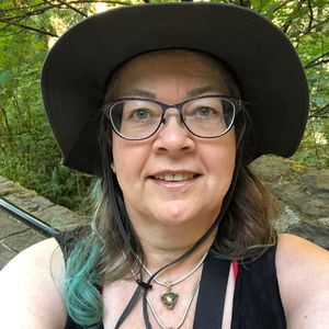 Meet your Posher, Leslie